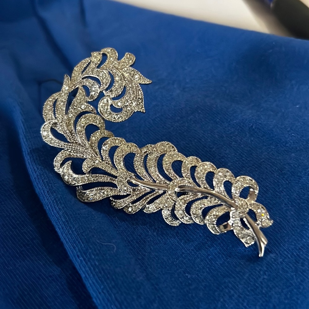 Avon Brooch pin